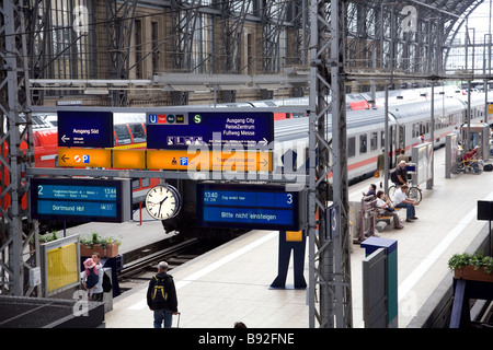 La gare centrale de Francfort est le plus achalandé gare en Allemagne Frankfurt am Main Allemagne Banque D'Images