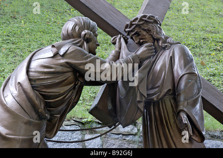 Véronique essuie le visage de Jésus à partir des stations de la Croix Banque D'Images