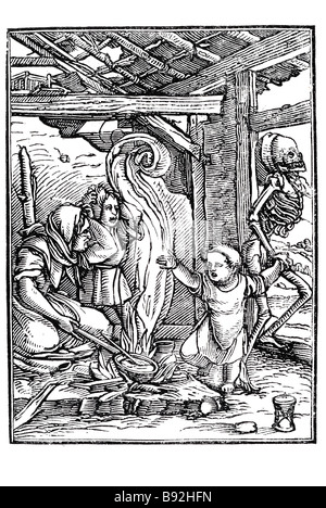 Squelette de l'enfant mort à l'intérieur de la chambre cuisine robe période cuisine mère fille endormie dead escorté en tenant boy walking déités associés Banque D'Images