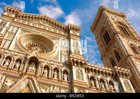 Le Duomo Catheral Détail de façade et clocher Florence Italie Banque D'Images