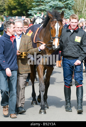 "Kauto Star' gagnant de la Cheltenham Gold Cup 2009 être exhibés par Ditcheat, Somerset, accueil de Paul Nicholls Racing Banque D'Images