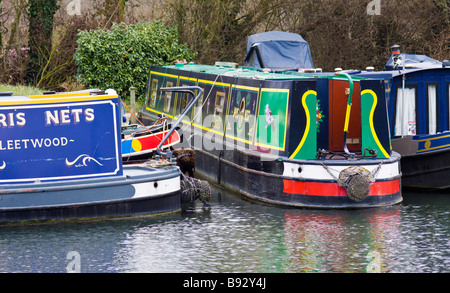 Amarré narrowboats Banque D'Images