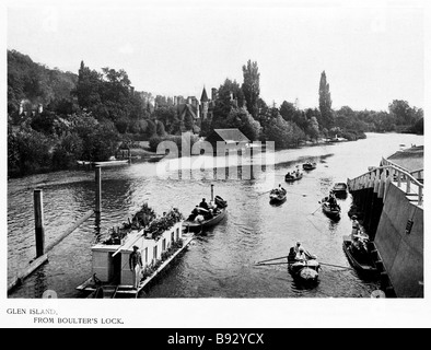 Glen Island photo édouardien de la Thames beauty spot adjacent à Boulters Lock près de Maidenhead populaire avec les parties de la navigation de plaisance Banque D'Images