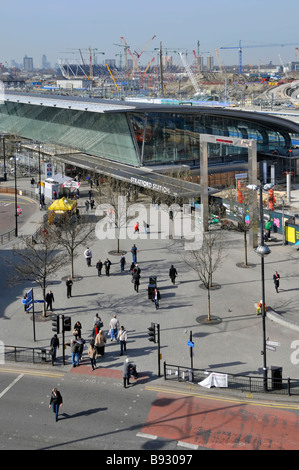 La gare de Stratford est de Londres 2012 Jeux Olympiques les projets de réaménagement en cours de construction nouveau stade au-delà Banque D'Images