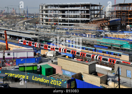 La gare de Stratford est de Londres Jeux Olympiques de 2012 projets en cours de réaménagement du bâtiment et nouvelle Westfield Shopping Centres commerciaux Banque D'Images