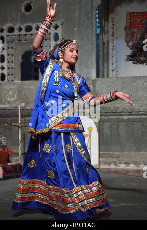 Inde Rajasthan Udaipur Musée Bagore Ki Haveli danseuse traditionnelle du Rajasthan Banque D'Images