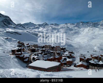 Vue sur Alpes Val Thorens chalet appartements donnant sur le centre-ville Banque D'Images