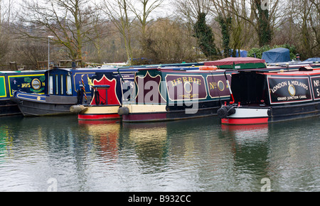 Amarré narrowboats Banque D'Images