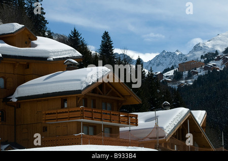 Station de ski de Méribel 3 vallées alpes france chalets avec neige sur les toits Banque D'Images