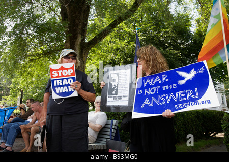 CAPE COD NOUS PROVINCETOWN de protestation contre le président Bush et la guerre PHOTO GERRIT DE HEUS Banque D'Images