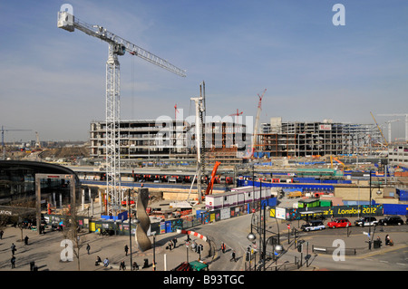 Stratford East London Railway station New Westfield Shopping Malls et 2012 projets de réaménagement de bâtiments olympiques en cours Angleterre Royaume-Uni Banque D'Images