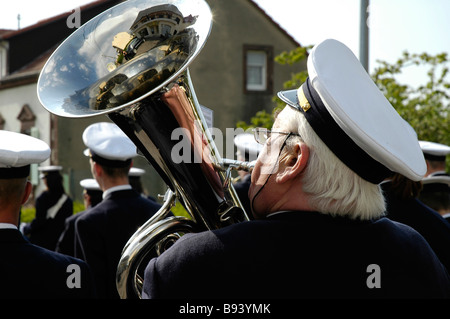 Bugle musiciens d'une ville française lors d'un défilé de la bande Banque D'Images