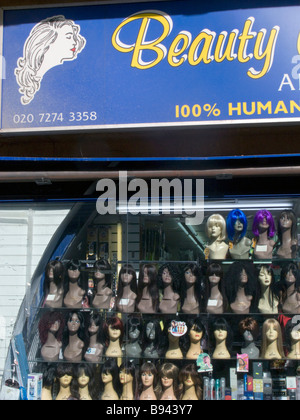 UK.Afro Caraïbes institut de beauté à Brixton, Londres Photo Julio Etchart Banque D'Images