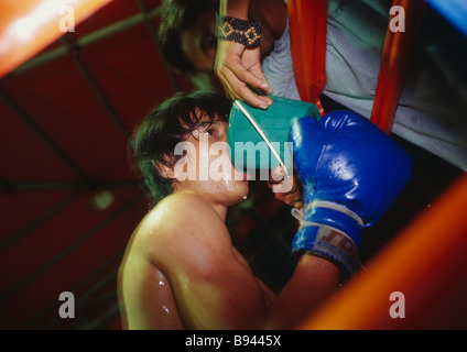 Boxeur de Muay Thai, Thai boxer en corner Banque D'Images