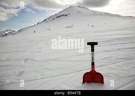 Une bêche pour creuser des survivants d'une avalanche de Stubaier gletscher Banque D'Images