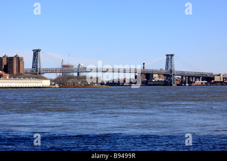 Le Williamsburg Bridge à travers l'East River, reliant Manhattan et Brooklyn, New York City, USA Banque D'Images