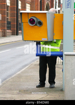 Radars, panneau d'avertissement, action, Gatso, caméras de voies de bus, Caméras à lumière rouge, jonction de boîtier jaune, vitesse moyenne, Truvelo, Gatso, Autoroutes intelligentes. Banque D'Images