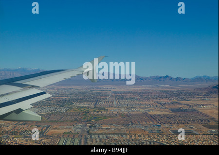 Vue à travers la fenêtre de l'avion Banque D'Images