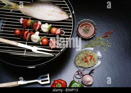 Affichage de l'alimentation, restaurant gastronomique, fruits de mer sur le barbecue Banque D'Images