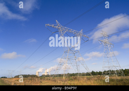 Prodution d'énergie nucléaire,,et les lignes de transmission Banque D'Images