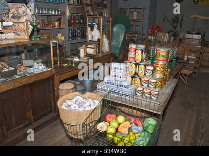 Dallas Texas Heritage Village living history museum General Store intérieur Banque D'Images