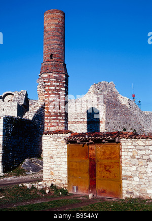 Ruines de la Mosquée rouge dans la citadelle de Berat, centre de l'Albanie Banque D'Images