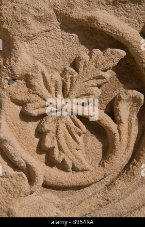 Détail d'un ornement en stuc en relief dans le palais de Hisham, un site archéologique islamique précoce à Khirbat al-Mafjar près de Jéricho en Cisjordanie d'Israël Banque D'Images