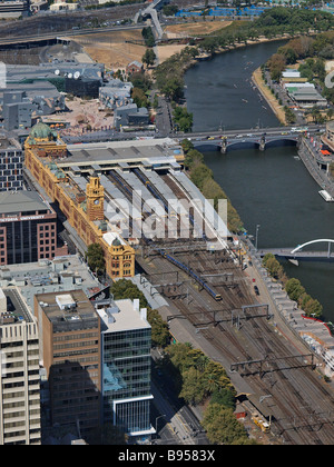 Vue aérienne de la ville de Melbourne Flinders Street station ferroviaire de rialto towers australie victoria Banque D'Images