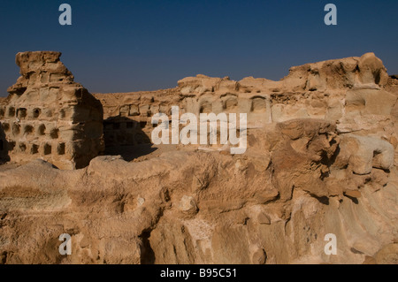 Reste de l'ancienne tour de columbarium dans ancienne forteresse de Massada sur le bord est du désert de Judée ou de Judée en Israël Banque D'Images