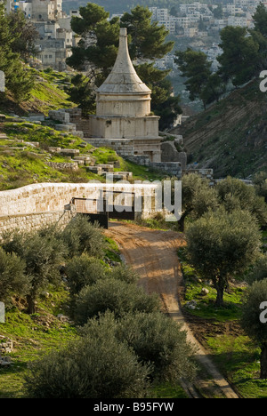 Ancienne tombe monumentale d'Absalom, également appelée pilier d'Absalom (1er siècle après J.-C.) dans la vallée de Kidron ou Wadi an-Nar à Jérusalem en Israël Banque D'Images