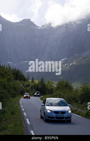 Route de Nusfjord, Flakstad, Flakstadøya island, îles Lofoten, Nordland, Norvège, Scandinavie, Europe Banque D'Images
