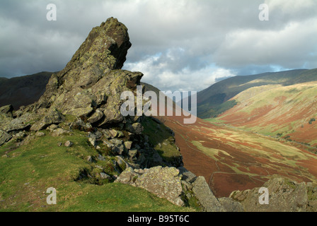 L'obusier sur le haut de Helm Crag, Lake District, Cumbria, England, UK. Banque D'Images