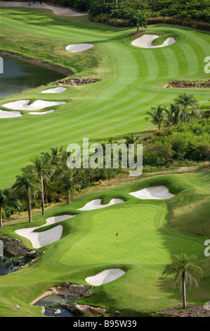 Antilles Caraïbes St Vincent & les Grenadines Canouan Island Raffles Resort Trump International Golf Course par Jim Fazio. Banque D'Images