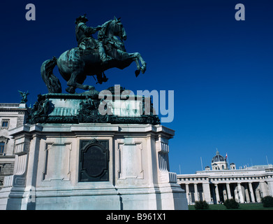 L'Autriche, Vienne Hofburg, Palais Royal. Place des Héros avec monument équestre au Prince Eugène de Savoie. Banque D'Images