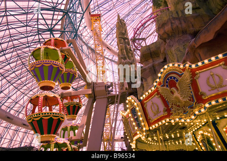 Manèges forains dans l'Aventure Dome au Circus Circus Hotel, Las Vegas Banque D'Images