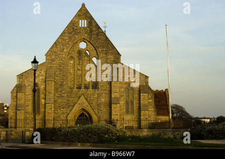 L'église de garnison, Vieux Portsmouth, ruine pris dans le regard du soleil au coucher du soleil Banque D'Images