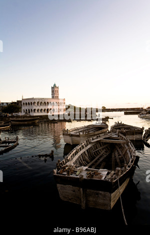 Les Comores, la Grande Comore, le port de Moroni, le coucher du soleil. Banque D'Images