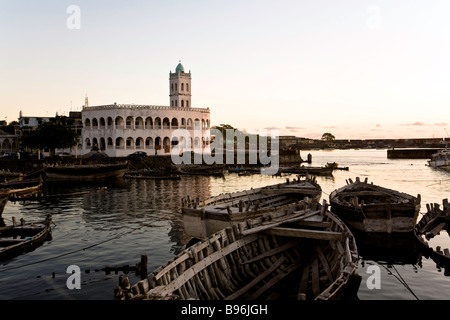 Les Comores, la Grande Comore, le port de Moroni, le coucher du soleil. Banque D'Images