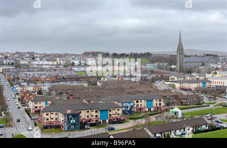 Vue sur Bogside des vieux murs de la ville, le comté de Londonderry (Derry, Irlande du Nord Banque D'Images