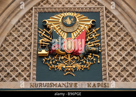 Au-dessus du joint de porte d'entrée Nuruosmaniye le Grand Bazar Istanbul Turquie Banque D'Images