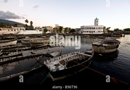 Les Comores, la Grande Comore, le port de Moroni, le coucher du soleil. Banque D'Images