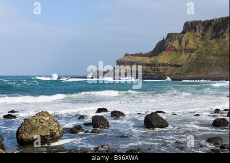 La côte de la Chaussée des géants du nord, Côte d'Antrim, comté d'Antrim, en Irlande du Nord Banque D'Images