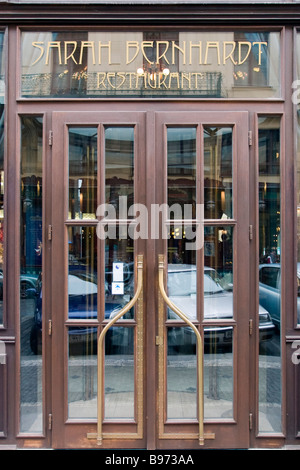 Porte de restaurant dans un style Art Nouveau.prague.République Tchèque. Banque D'Images