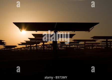 Projet de centrale électrique solaire Abengoa, près de Séville. L'Espagne. Les miroirs sont confrontés le ciel, avant de les utiliser. Banque D'Images