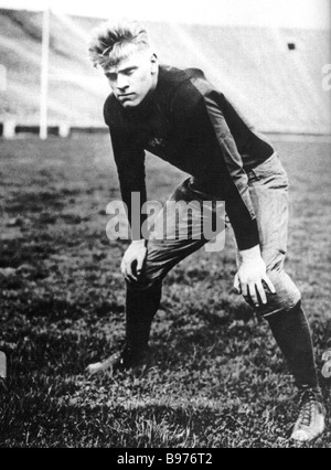 L'ancien président américain Gerald Ford en jouant au football l'Université Yale en 1947 Banque D'Images
