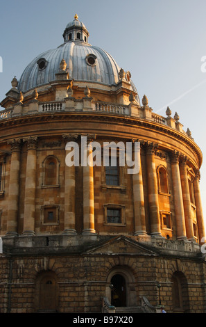 'Radcliffe Camera' dans la lumière du soleil, [l'Université d'Oxford], Oxfordshire, Angleterre, Royaume-Uni Banque D'Images
