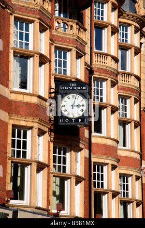 L'horloge à l'extérieur du bateau Sloane Square Hotel, Londres. Mars 2009 Banque D'Images