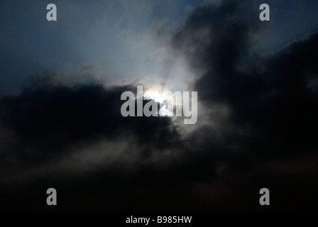 Éclipse solaire. Vu de Puri, Orissa, Inde, Banque D'Images