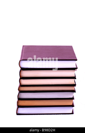 Pile de livres dentelle sur fond blanc Banque D'Images