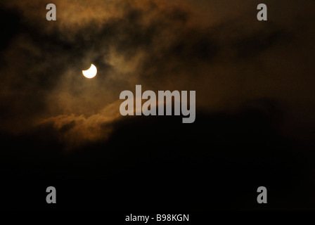 Éclipse solaire. Vu de Puri, Orissa, Inde, Banque D'Images